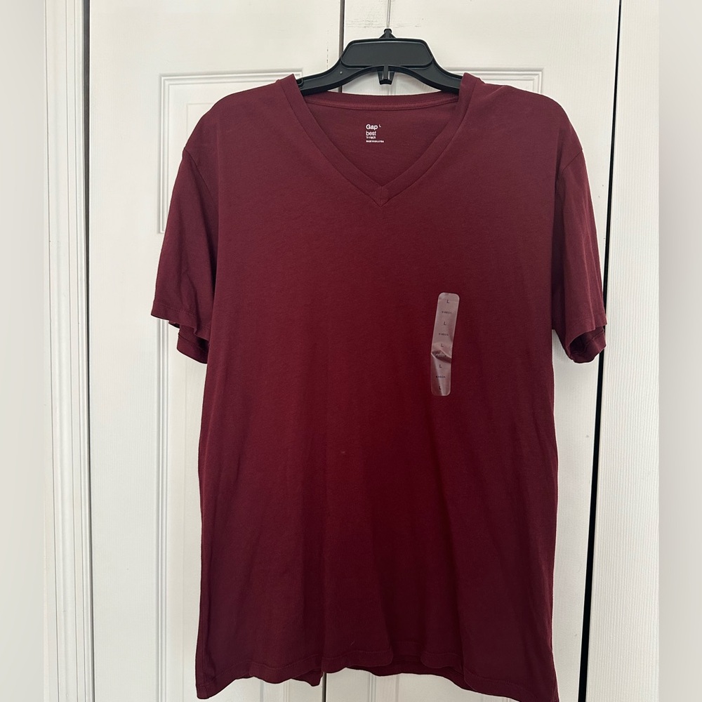 🔥 4 for $20!! Gap v neck tee